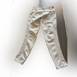 Fabletics light grey color leggings size 6. A343